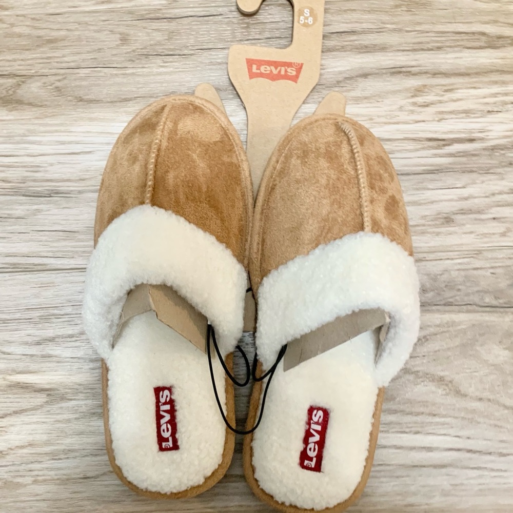 Levi’s Slippers - Womens S - 5-6 - NEW